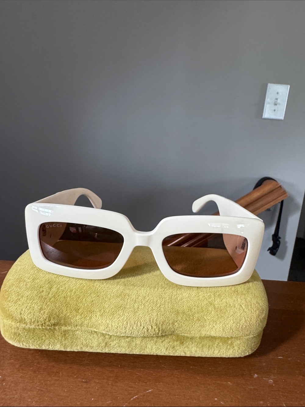 Authentic Gucci Cream Sunglasses with Gold Double-G Accents - Picture 4 of 17